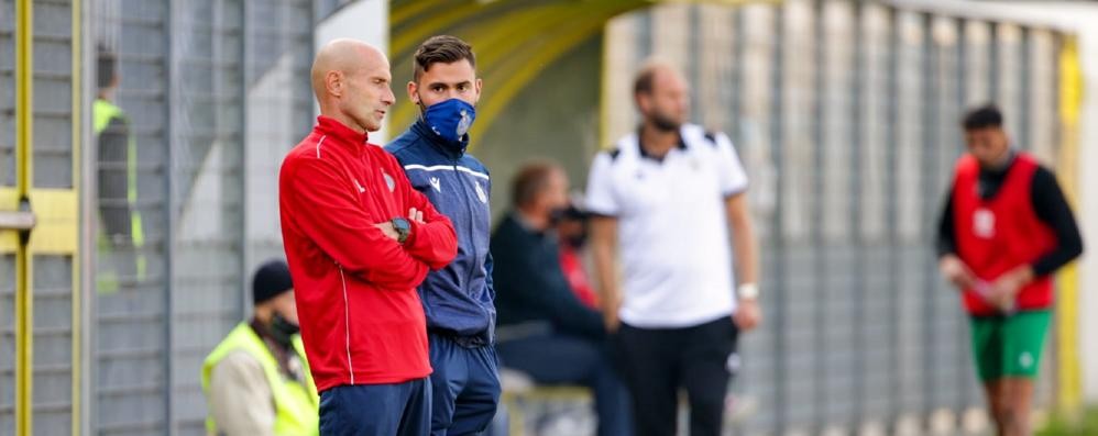 Seregno - Arnaldo Franzini, a sinistra, in panchina attende gli sviluppi della serie D