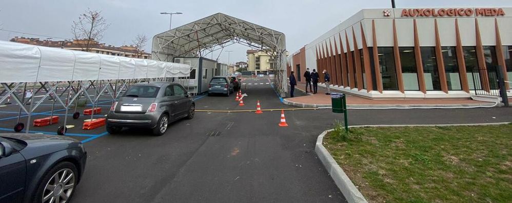 L’ingresso al punto tamponi di Meda