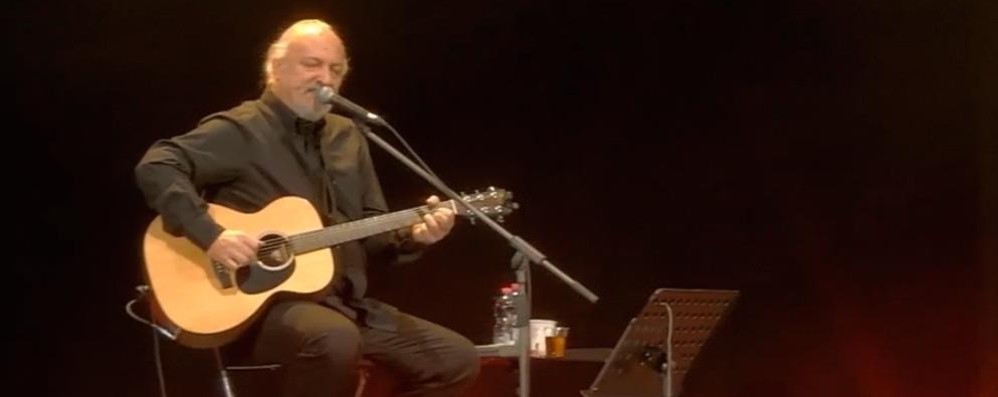 Teatro coronavirus lockdown concerto Eugenio Finardi al teatro Manzoni di Monza