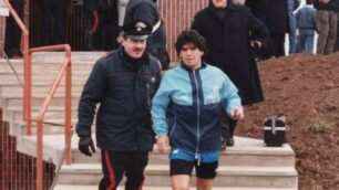 Maradona a Monzello con il carabiniere Gaetano Galbiati