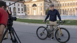 John Dickie a Monza con la bicicletta Passoni