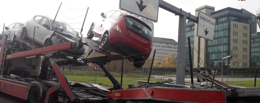 Vimercate Tangenziale Est incidente camion contro bisarca