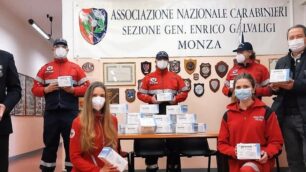Le mascherine donate dalla Anc alla Croce Rossa di Monza