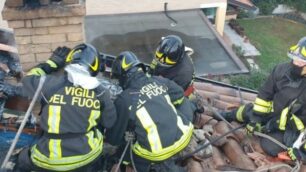 I vigili del fuoco al lavoro a Misinto