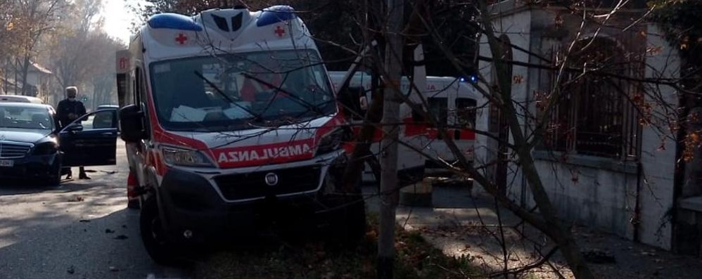 Monza incidente ambulanza viale Brianza
