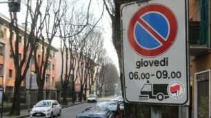Monza Lavaggio strade via Buonarroti