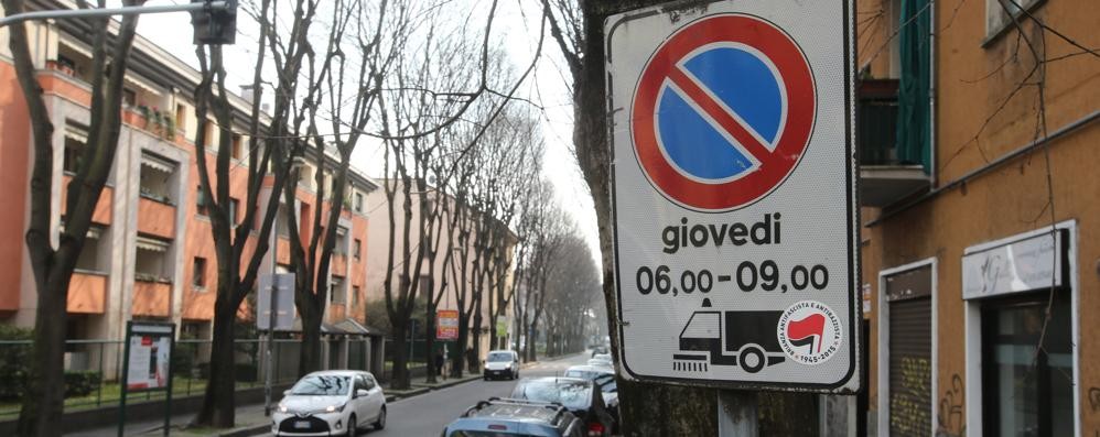 Monza Lavaggio strade via Buonarroti