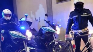 PADERNO - GLI AGENTI IN MOTO CHE HANNO RECUPERATO LA BICICLETTA RUBATA