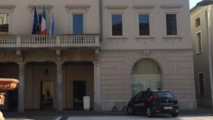 I carabinieri in municipio a Seregno