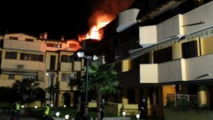 Vigili del fuoco Monza in supporto incendio Cologno Monzese