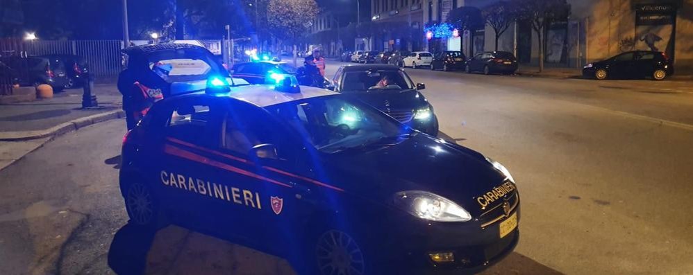 Un controllo dei carabinieri a Monza