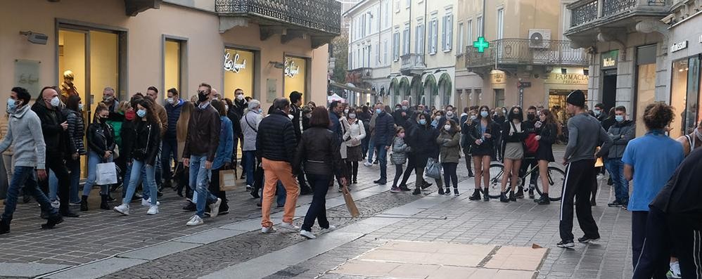 MONZA assembramenti in centro