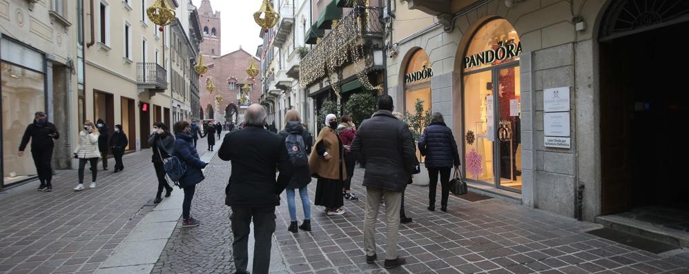 Monza Primo giorno riapertura negozi