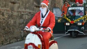 Babbo Natale in Vespa: approvato il decreto legge sugli spostamenti (ma lui ha l’autocertificazione speciale) - foto di repertorio