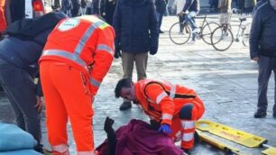 Un pedone soccorso a causa di una caduta sul ghiaccio