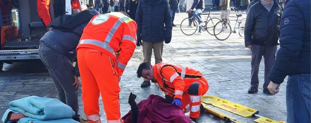 Un pedone soccorso a causa di una caduta sul ghiaccio