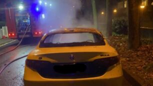 Limbiate incendio auto sera lunedì 7 dicembre 2020: due interventi per i vigili del fuoco in via Guido Rossa e via Settembrini