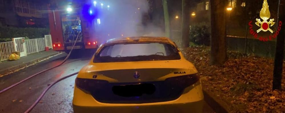 Limbiate incendio auto sera lunedì 7 dicembre 2020: due interventi per i vigili del fuoco in via Guido Rossa e via Settembrini