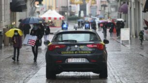 Controlli della Guardia di finanza nel centro di Monza