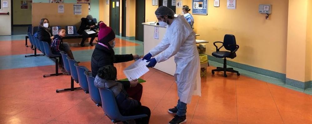 La somministrazione del vaccino ai bambini all’ospedale di Vimercate