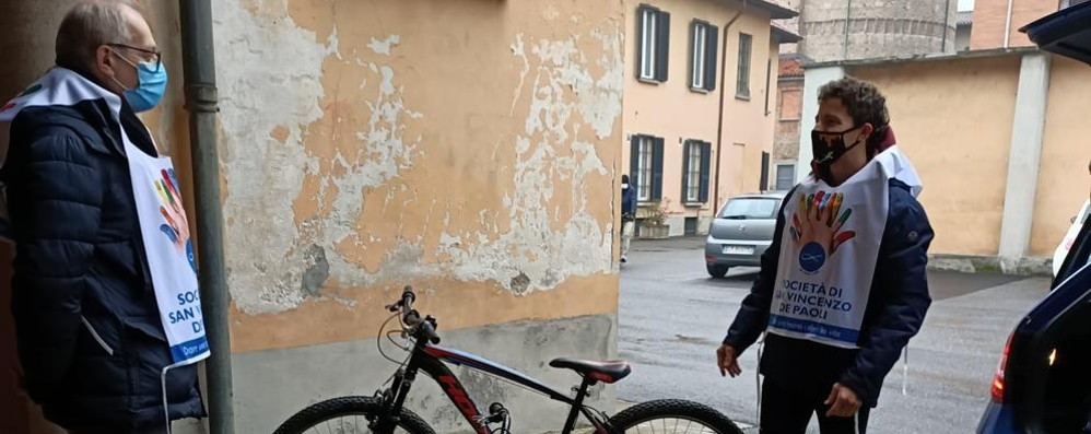 Torquato Testa regala bici per i bambini della San Vincenzo