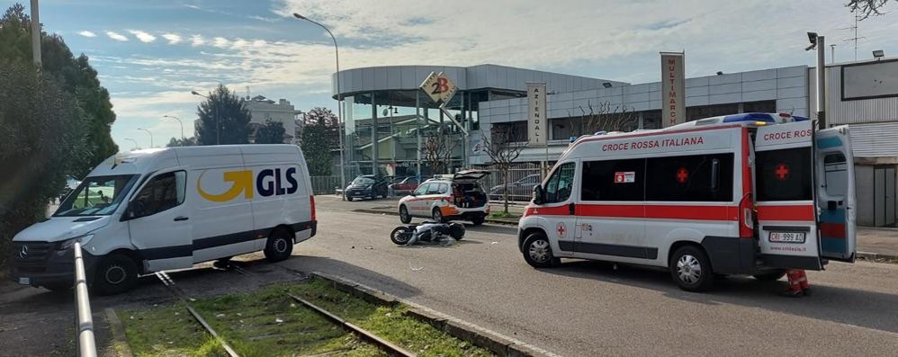 Nova Milanese incidente scooter furgone via Diaz