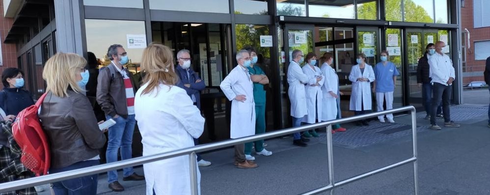 Alcuni medici e infermieri dell’ospedale di Desio