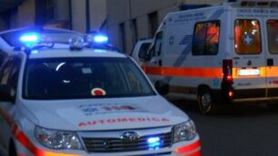 L'ambulanza e l'automedica sul posto - foto di repertorio