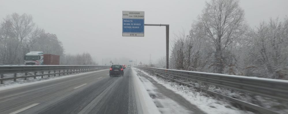 La neve sulla Valassina nella tarda mattina di venerdì 4 dicembre