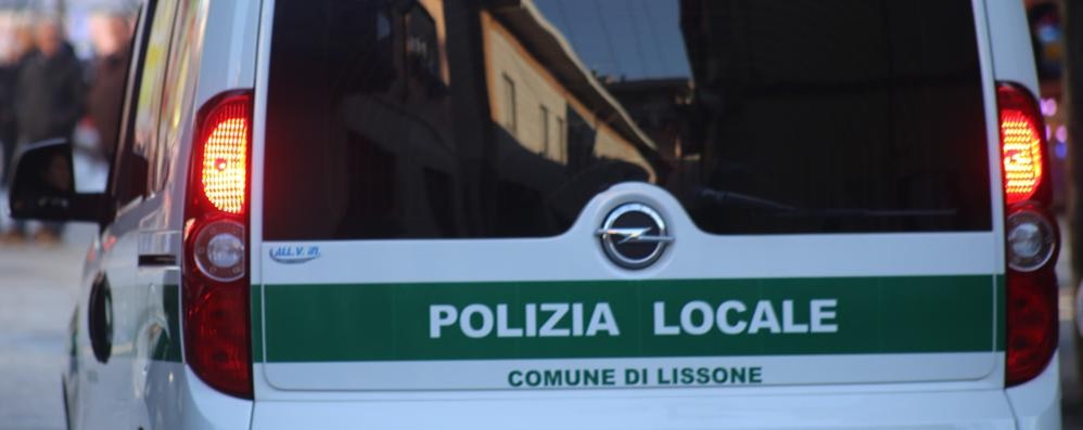 Sull’accaduto indaga la polizia locale