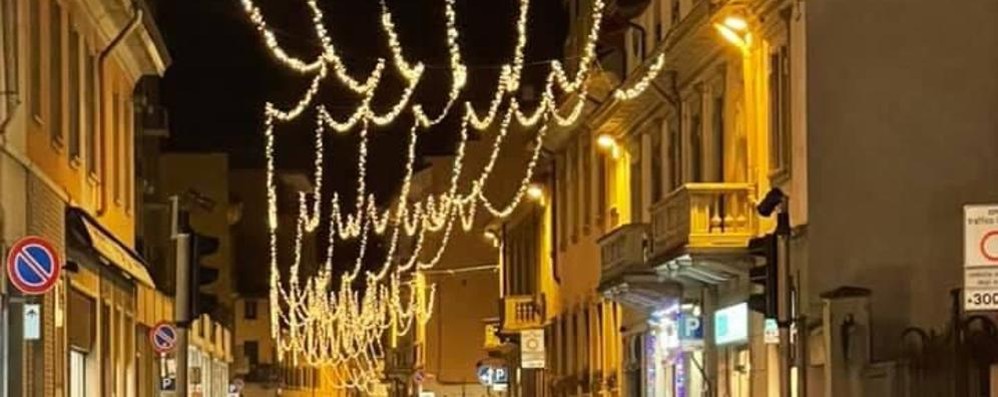 Lissone luminarie accese