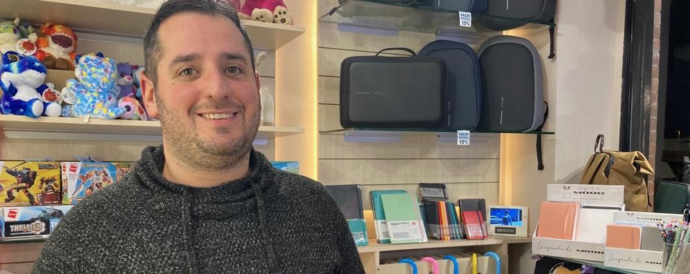 luigi marolo, 35 anni cartoleria Copia e incolla di via ferrini ad arcore