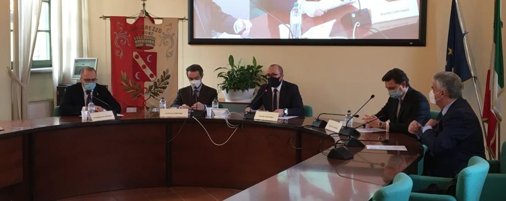 La visita di Fontana a Concorezzo, si è parlato anche di Smarter Italy. Da sinistra Massimiliano Capitanio, Attilio Fontana, Mauro Capitanio, Davide Falascone, rappresentante del Ministero e Riccardo Borgonovo