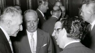 Ettore Pozzoli, primo a sinistra, in una foto d’archivio