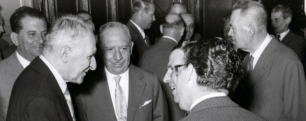 Ettore Pozzoli, primo a sinistra, in una foto d’archivio