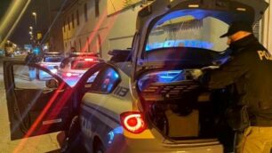 Le Volanti della polizia in via Borgazzi