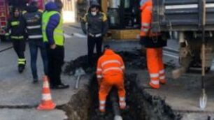 I lavori di riparazione in via San Carlo