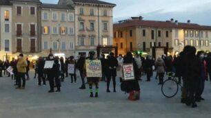 Monza manifestazione genitori per riapertura scuola superiore venerdì 15 gennaio 2021