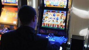 Slot machine in un bar della Brianza