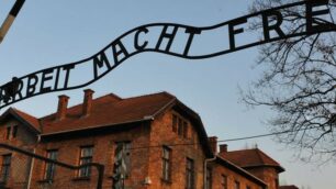 L’entrata del campo di concentramento di Auschwitz