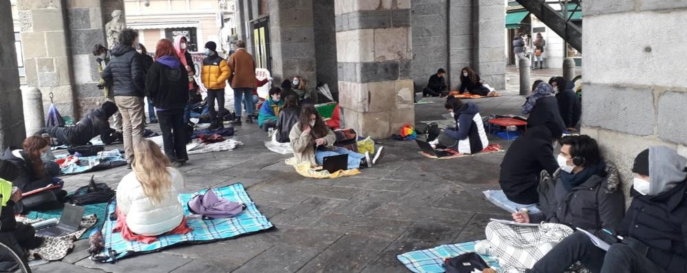 Gli studenti all’Arengario sabato mattina