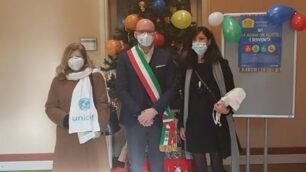 Besana in Brianza, inaugurazione baby pit stop da sinistra: Laura Sironi, presidente del comitato provinciale dell'Unicef, sindaco Emanuele Pozzoli, Letizia Caccavale, presidente del consiglio per le pari opportunità di Regione Lombardia