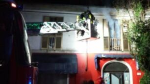 L’incendio di Caronno che ha visto l’intervento anche dei vigili del fuoco di Lazzate