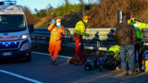 Le operazioni di soccorso al centauro
