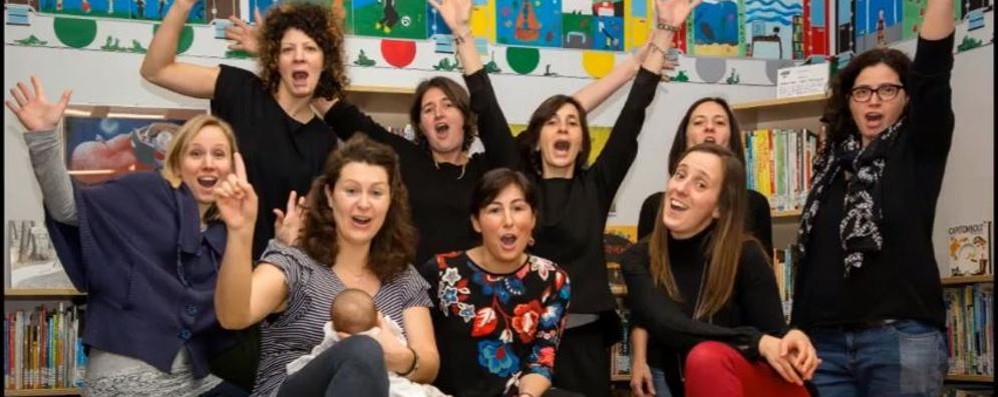 Una foto di gruppo delle partecipanti a ”Mattinate in biblioteca” prima della pandemia