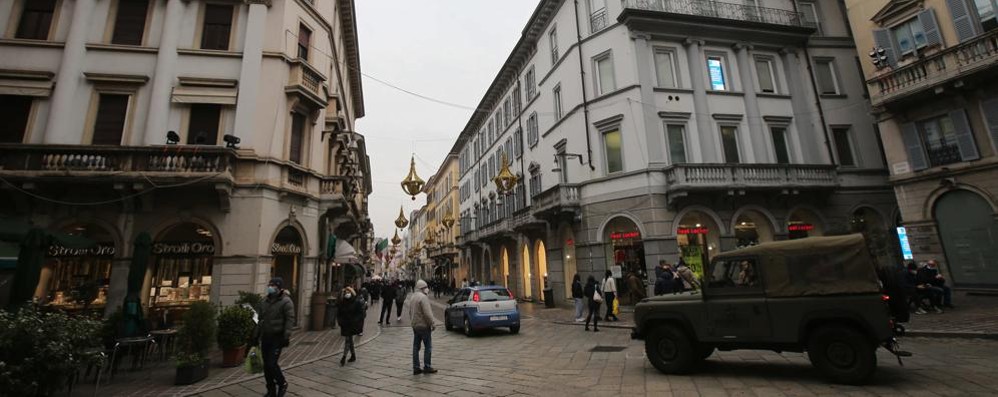 Da rossa ad arancione a gialla: la Lombardia cambia colore