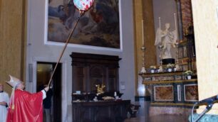 Il rito dell’incendio del faro nella messa per San Sebastiano