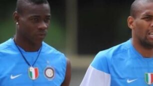 Mario Balotelli con Maicon nella foto del post