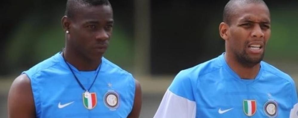 Mario Balotelli con Maicon nella foto del post