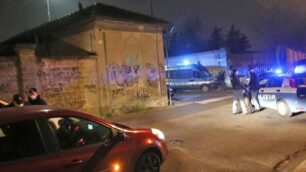 Monza Forze dell ordine controllano le via d accesso al centro sociale di via Rosmini